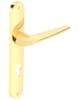 Złota klamka JULIA z długim szyldem w wersji na wkładkę bębenkową.